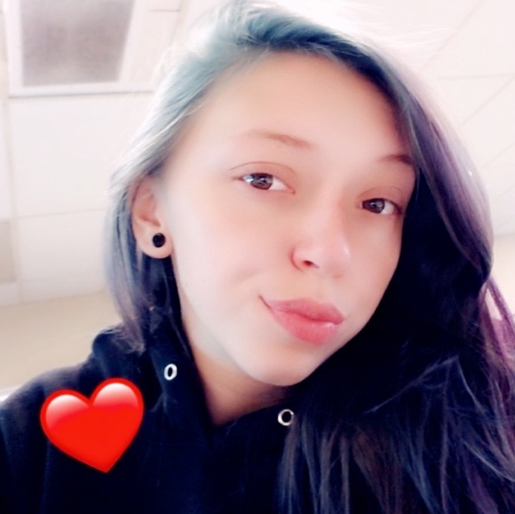 Meet your Posher, Madison - Picture 2 of 3